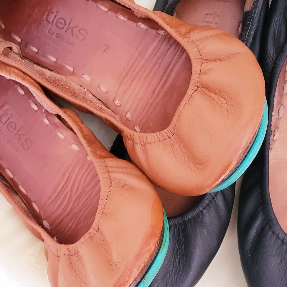 BUNDLE!! Two Pairs of Size 7 Tieks Camel and Black - Picture 5 of 12